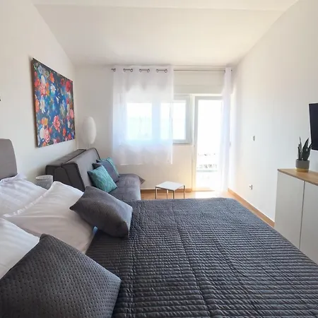 Sea And Mountain View Apartment