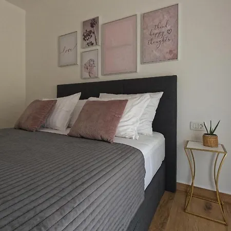 Sea And Mountain View Apartment Duce