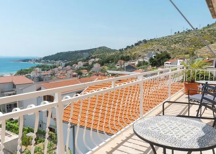 Апартаменты Sea And Mountain View